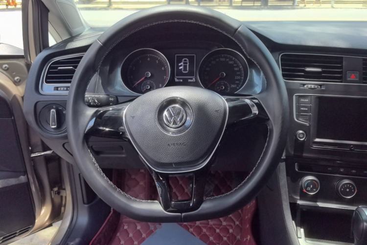 Used Volkswagen Golf 2017 1.6L Automatic Comfort Million-Vehicle Anniversary Edition Steering Wheel