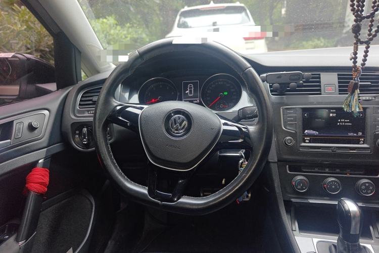 Used Volkswagen Golf 2017 1.6L Automatic Comfort Million-Vehicle Anniversary Edition Steering Wheel