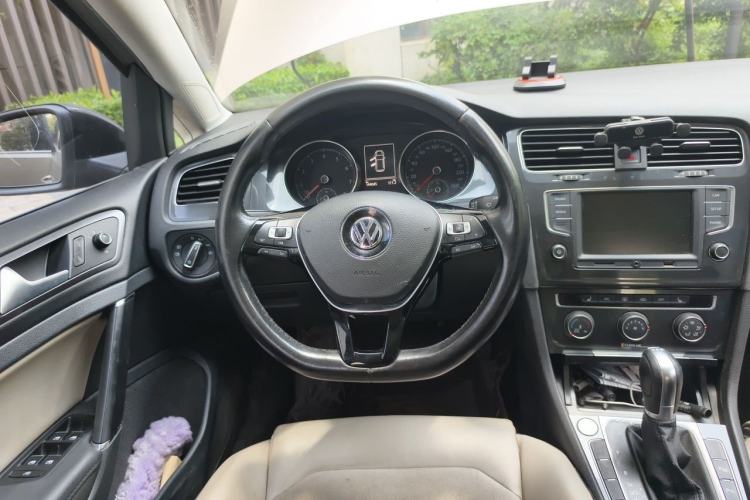 Used Volkswagen Golf 2017 230TSI Automatic Luxury Million-Vehicle Commemorative Edition Steering Wheel