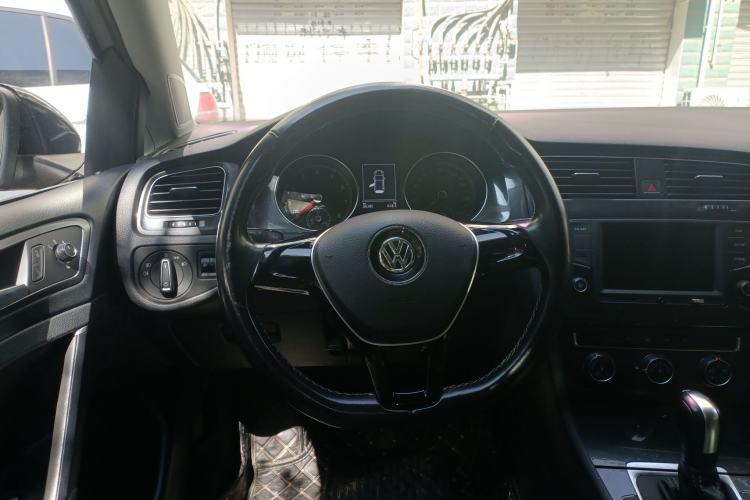 Used Volkswagen Golf 2017 1.6L Automatic Comfort Million-Vehicle Anniversary Edition Steering Wheel