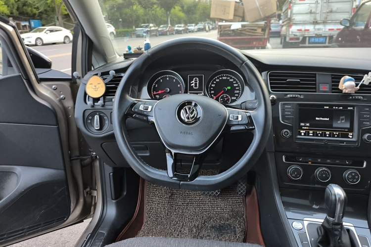 Used Volkswagen Golf 2017 230TSI Automatic Luxury Million-Vehicle Commemorative Edition Steering Wheel