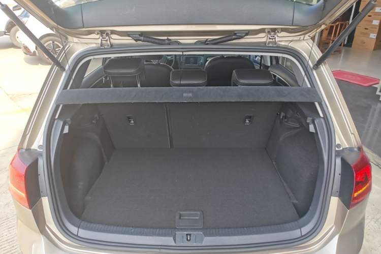 Used Volkswagen Golf 2017 230TSI Automatic Luxury Million-Vehicle Commemorative Edition Trunk