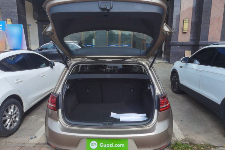 Used Volkswagen Golf 2017 230TSI Automatic Comfort Edition – Celebrating Milestone of One Million Units Trunk