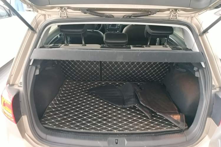 Used Volkswagen Golf 2017 230TSI Automatic Luxury Million-Vehicle Commemorative Edition Trunk