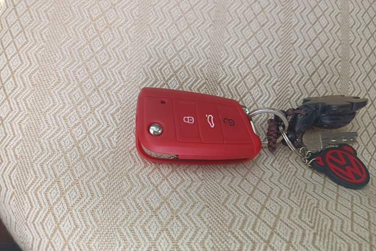 Used Volkswagen Golf 2017 230TSI Automatic Luxury Million-Vehicle Commemorative Edition Vehicle Key