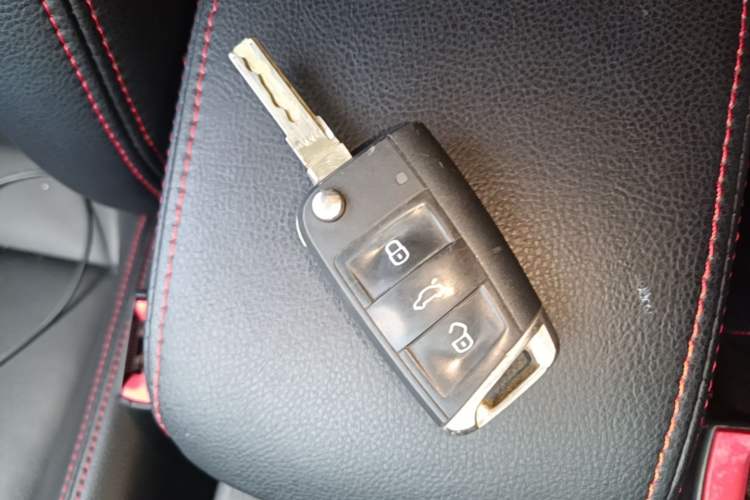 Used Volkswagen Golf 2017 1.6L Automatic Comfort Million-Vehicle Anniversary Edition Vehicle Key