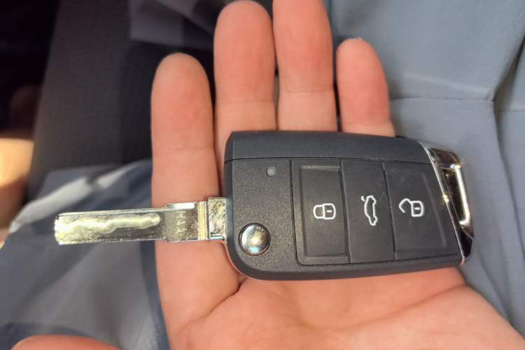 Used Volkswagen Golf 2017 1.6L Automatic Comfort Million-Vehicle Anniversary Edition Vehicle Key