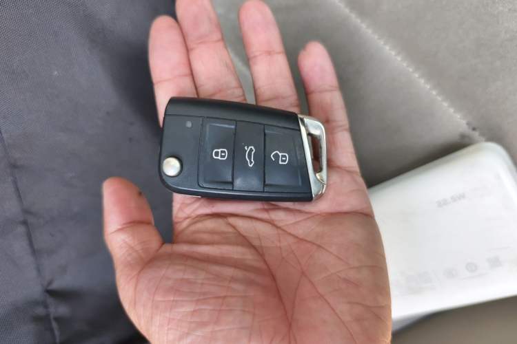 Used Volkswagen Golf 2017 230TSI Automatic Luxury Million-Vehicle Commemorative Edition Vehicle Key