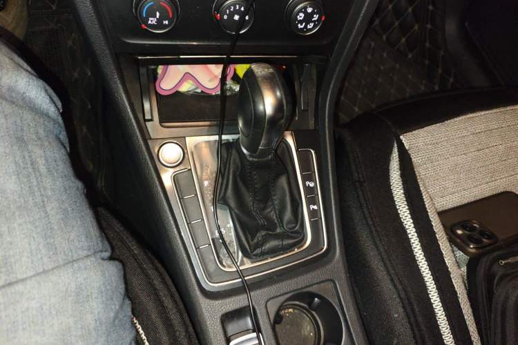 Used Volkswagen Golf 2017 230TSI Automatic Luxury Million-Vehicle Commemorative Edition Gear Lever