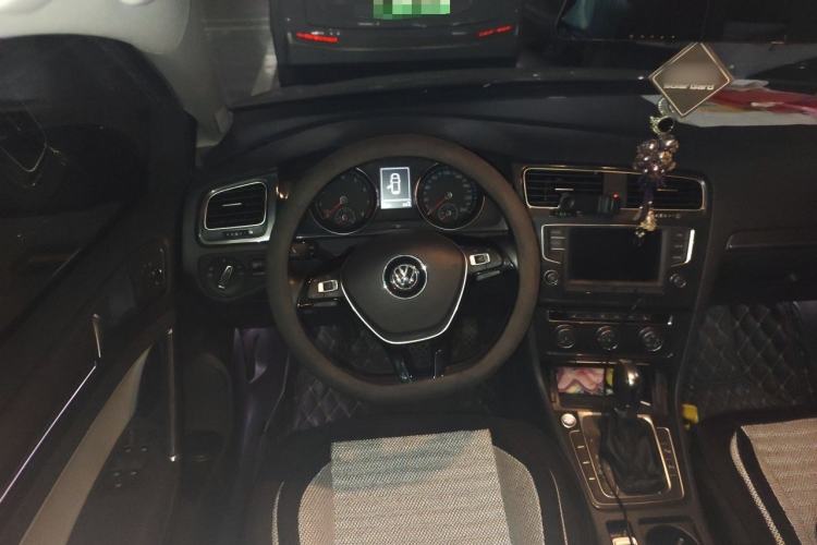 Used Volkswagen Golf 2017 230TSI Automatic Luxury Million-Vehicle Commemorative Edition Steering Wheel