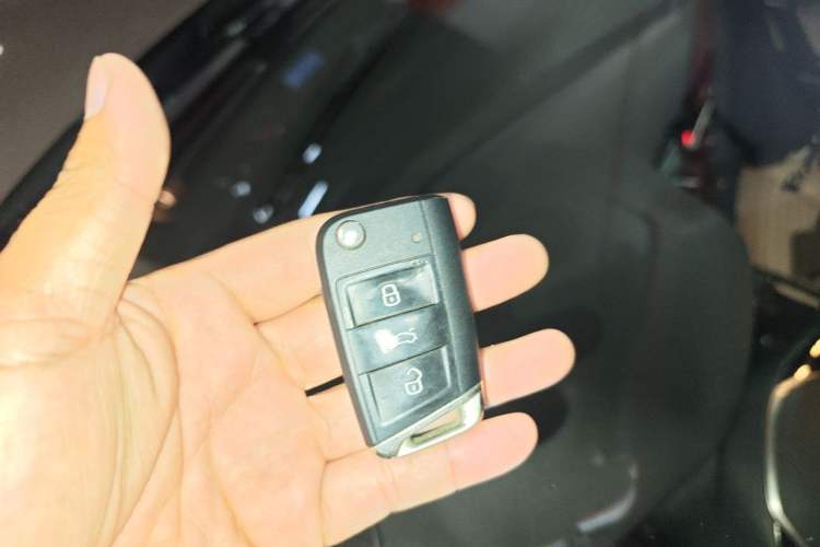 Used Volkswagen Golf 2017 230TSI Automatic Luxury Million-Vehicle Commemorative Edition Vehicle Key