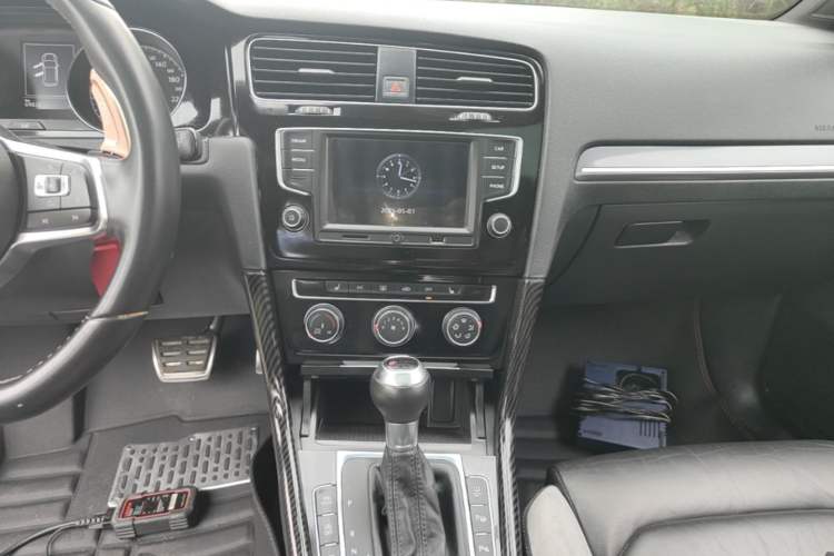 Used Volkswagen Golf 2017 280TSI Automatic R-Line Million-Vehicle Commemorative Edition Audio And AC Panel