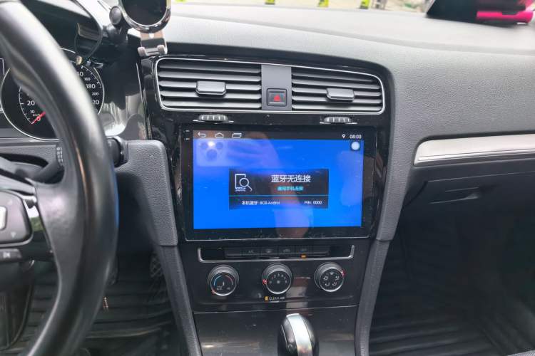 Used Volkswagen Golf 2017 1.6L Automatic Comfort Million-Vehicle Anniversary Edition Audio And AC Panel
