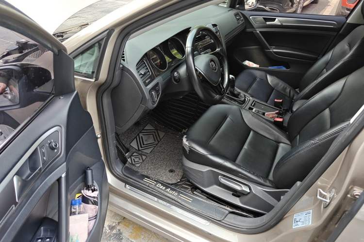 Used Volkswagen Golf 2017 230TSI Automatic Comfort Edition – Celebrating Milestone of One Million Units Driver Seat
