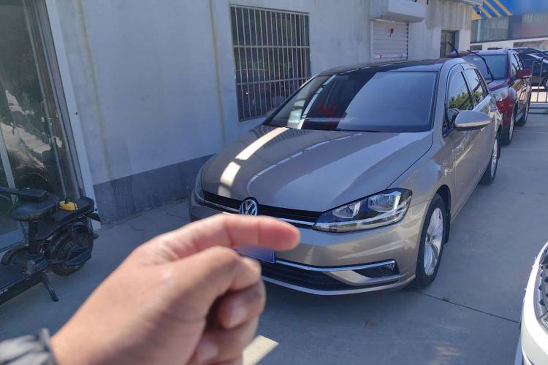 Used Volkswagen Golf 2017 1.6L Automatic Comfort Million-Vehicle Anniversary Edition Exterior 3