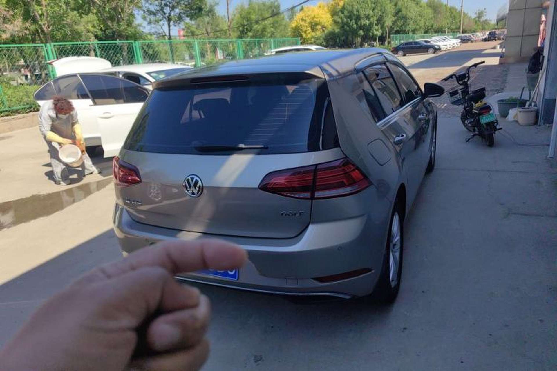 Used Volkswagen Golf 2017 1.6L Automatic Comfort Million-Vehicle Anniversary Edition Exterior 5