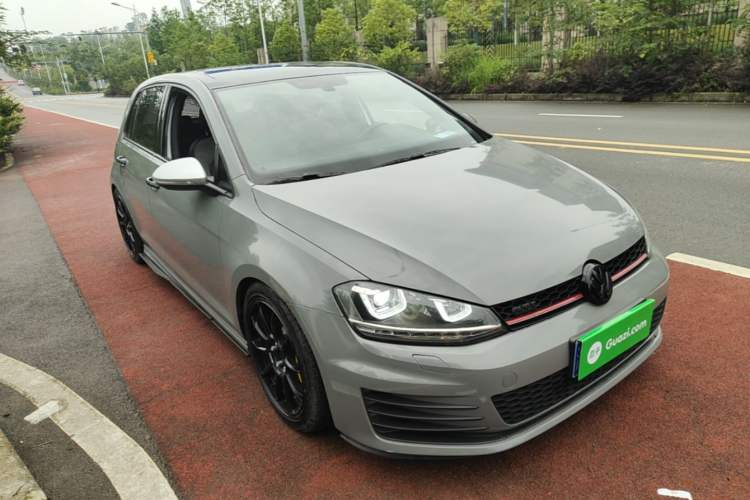 Used Volkswagen Golf 2017 280TSI Automatic R-Line Million-Vehicle Commemorative Edition Front Right 45 Deg