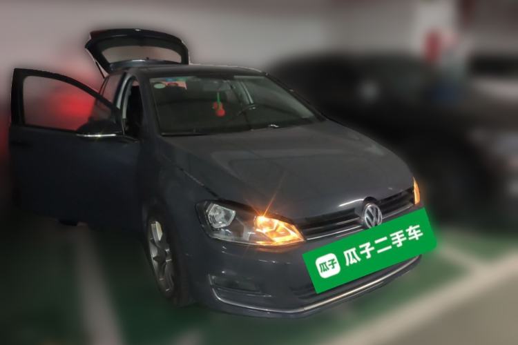 Used Volkswagen Golf 2017 1.6L Automatic Comfort Million-Vehicle Anniversary Edition Front Right 45 Deg
