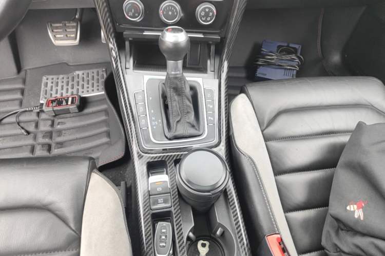 Used Volkswagen Golf 2017 280TSI Automatic R-Line Million-Vehicle Commemorative Edition Gear Lever
