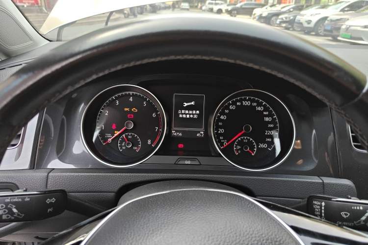 Used Volkswagen Golf 2017 230TSI Automatic Comfort Edition – Celebrating Milestone of One Million Units Instrument Cluster