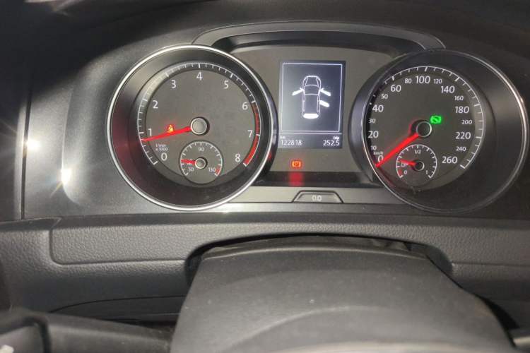 Used Volkswagen Golf 2017 1.6L Automatic Comfort Million-Vehicle Anniversary Edition Instrument Cluster