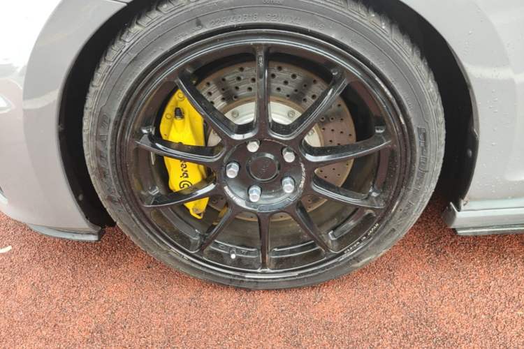 Used Volkswagen Golf 2017 280TSI Automatic R-Line Million-Vehicle Commemorative Edition Left Front Wheel Hub