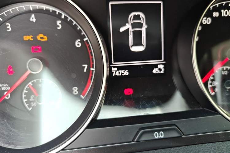 Used Volkswagen Golf 2017 230TSI Automatic Comfort Edition – Celebrating Milestone of One Million Units Odometer Close Up