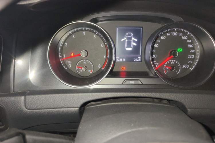Used Volkswagen Golf 2017 1.6L Automatic Comfort Million-Vehicle Anniversary Edition Odometer Close Up