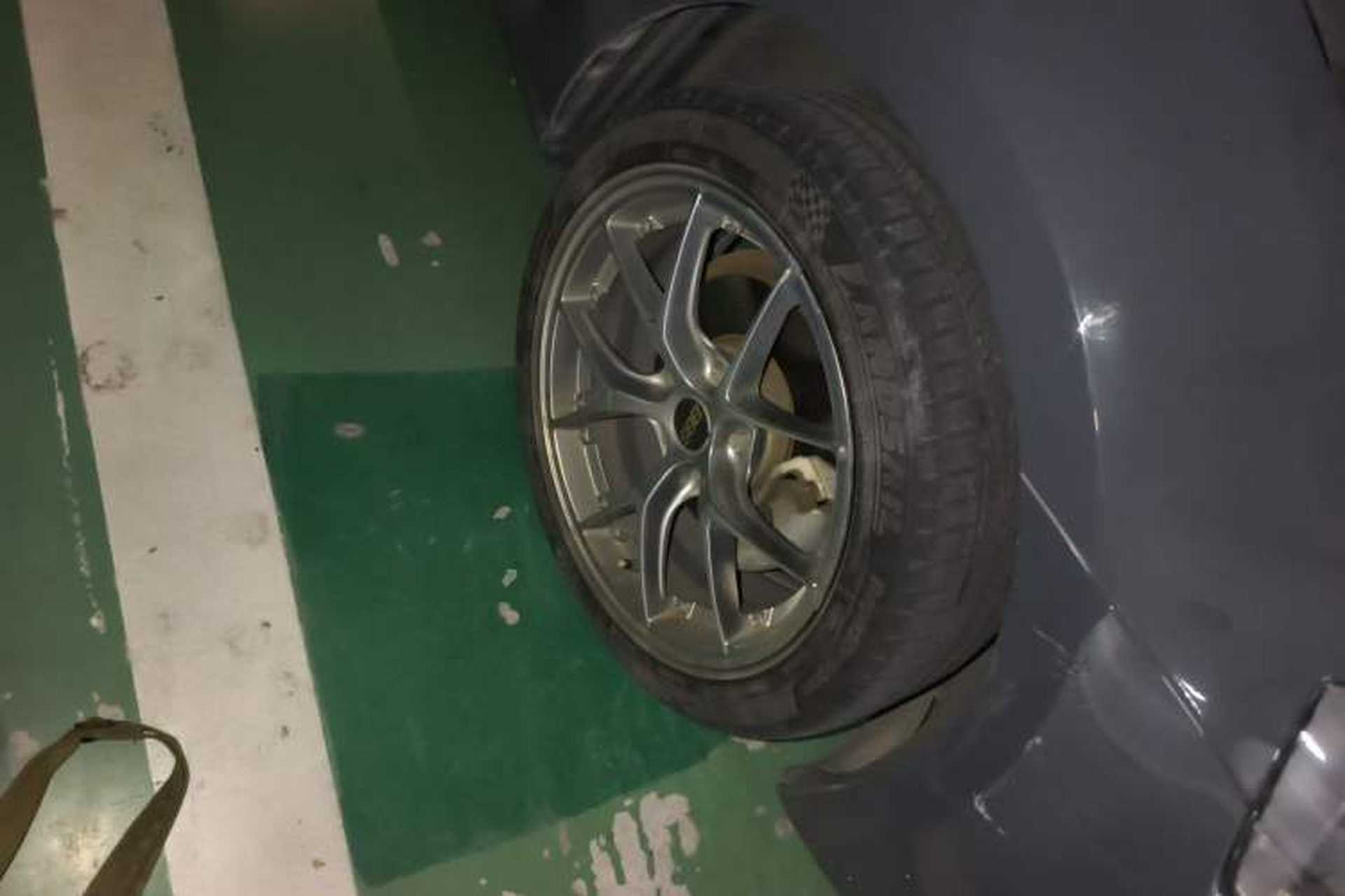 Used Volkswagen Golf 2017 1.6L Automatic Comfort Million-Vehicle Anniversary Edition Right Front Wheel Hub