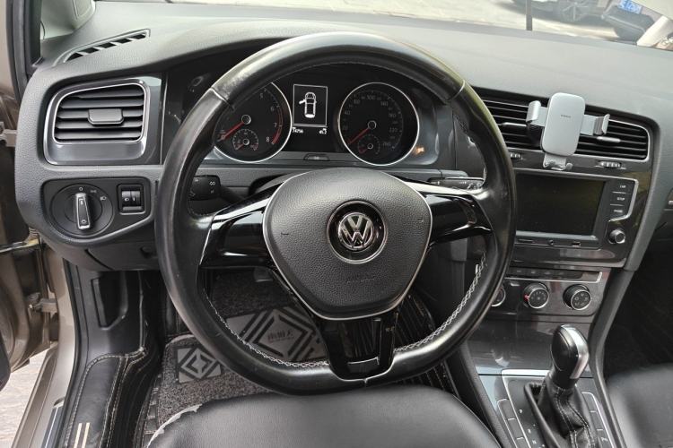 Used Volkswagen Golf 2017 230TSI Automatic Comfort Edition – Celebrating Milestone of One Million Units Steering Wheel