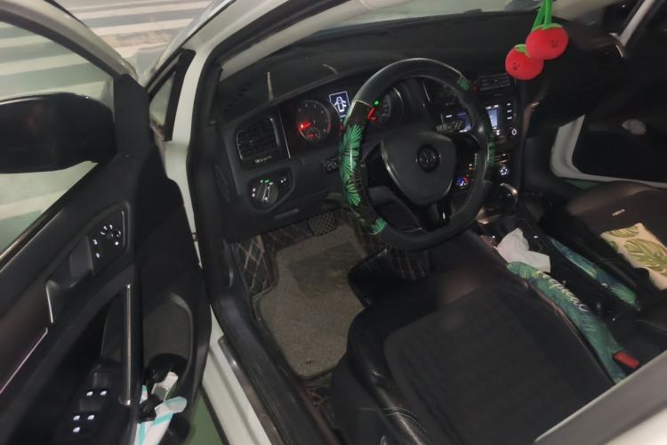 Used Volkswagen Golf 2017 1.6L Automatic Comfort Million-Vehicle Anniversary Edition Steering Wheel