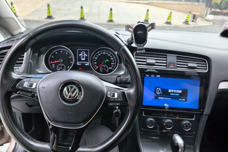 Used Volkswagen Golf 2017 1.6L Automatic Comfort Million-Vehicle Anniversary Edition Steering Wheel
