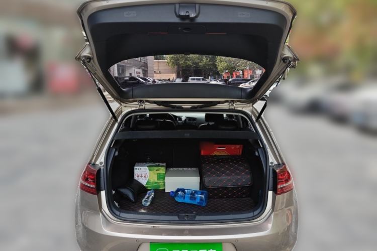 Used Volkswagen Golf 2017 230TSI Automatic Comfort Edition – Celebrating Milestone of One Million Units Trunk