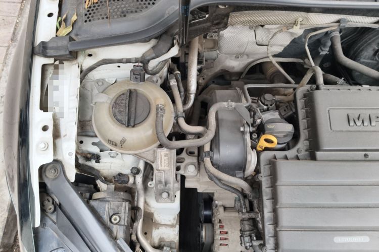 Used Volkswagen Golf 2017 1.6L Automatic Comfort Million-Vehicle Anniversary Edition Engine Bay Right