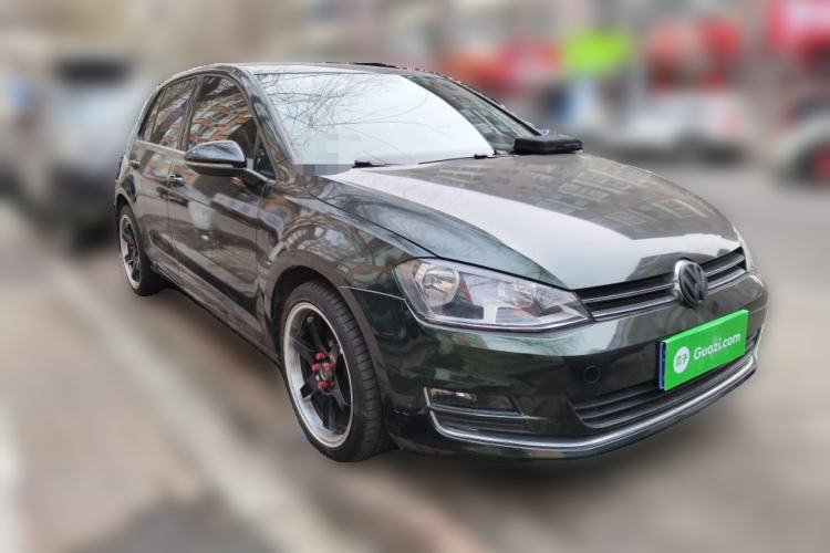 Used Volkswagen Golf 2017 1.6L Automatic Comfort Million-Vehicle Anniversary Edition Front Right 45 Deg