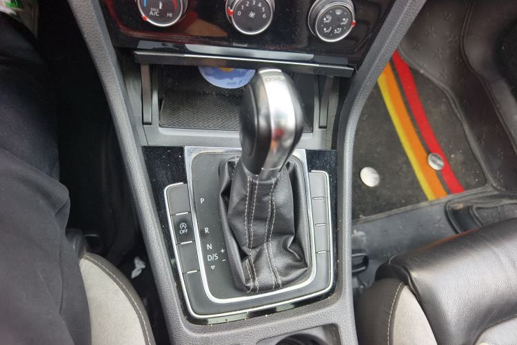 Used Volkswagen Golf 2017 280TSI Automatic R-Line Million-Vehicle Commemorative Edition Gear Lever