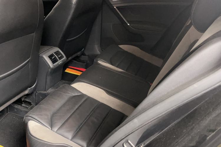 Used Volkswagen Golf 2017 280TSI Automatic R-Line Million-Vehicle Commemorative Edition Interior 2