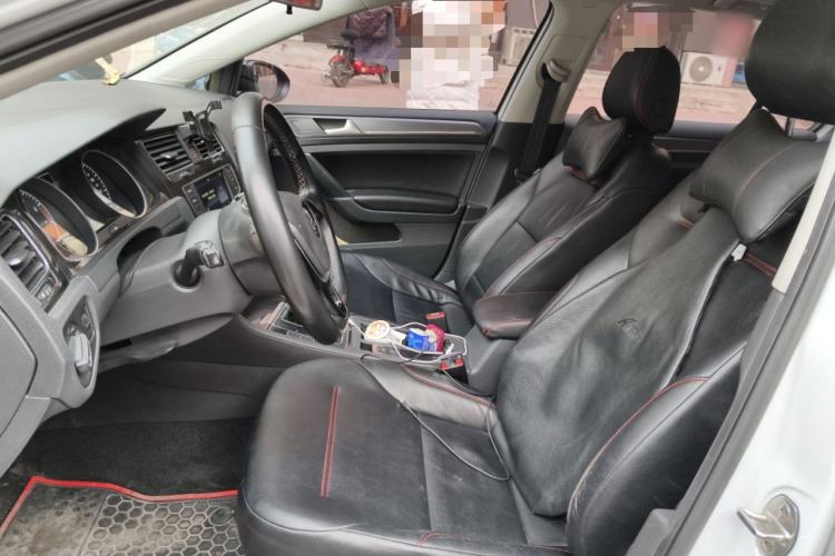 Used Volkswagen Golf 2017 1.6L Automatic Comfort Million-Vehicle Anniversary Edition Left Front Seat