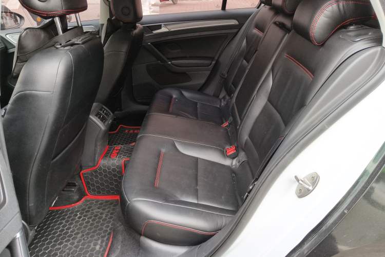 Used Volkswagen Golf 2017 1.6L Automatic Comfort Million-Vehicle Anniversary Edition Left Rear Seat