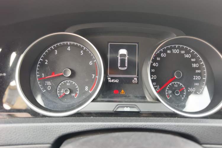 Used Volkswagen Golf 2017 280TSI Automatic R-Line Million-Vehicle Commemorative Edition Odometer Close Up