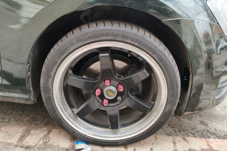 Used Volkswagen Golf 2017 1.6L Automatic Comfort Million-Vehicle Anniversary Edition Right Front Wheel Hub