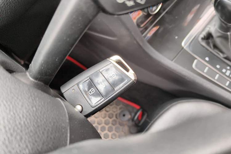 Used Volkswagen Golf 2017 1.6L Automatic Comfort Million-Vehicle Anniversary Edition Vehicle Key