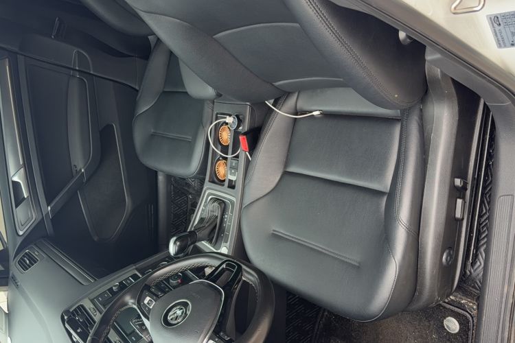 Used Volkswagen Golf 2017 230TSI Automatic Comfort Edition – Celebrating Milestone of One Million Units Interior 1