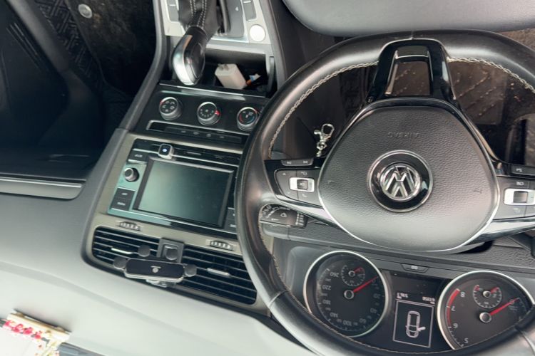 Used Volkswagen Golf 2017 230TSI Automatic Comfort Edition – Celebrating Milestone of One Million Units Interior 2