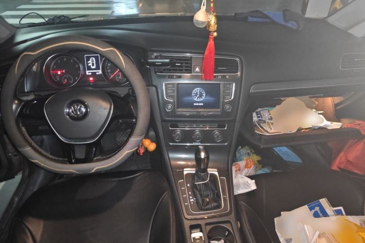 Used Volkswagen Golf 2017 230TSI Automatic Comfort Edition – Celebrating Milestone of One Million Units Center Console