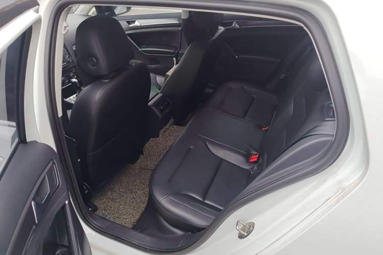 Used Volkswagen Golf 2017 1.6L Automatic Comfort Million-Vehicle Anniversary Edition Left Rear Seat