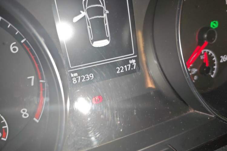 Used Volkswagen Golf 2017 230TSI Automatic Comfort Edition – Celebrating Milestone of One Million Units Odometer Close Up