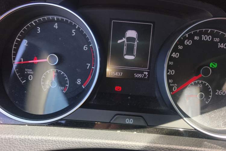 Used Volkswagen Golf 2017 280TSI Automatic R-Line Million-Vehicle Commemorative Edition Odometer Close Up