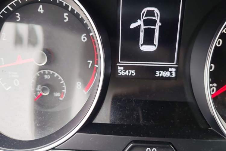Used Volkswagen Golf 2017 1.6L Automatic Comfort Million-Vehicle Anniversary Edition Odometer Close Up