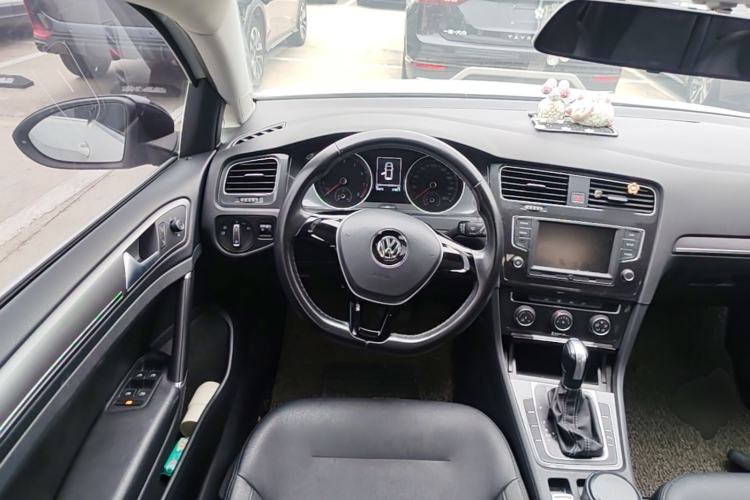 Used Volkswagen Golf 2017 1.6L Automatic Comfort Million-Vehicle Anniversary Edition Steering Wheel